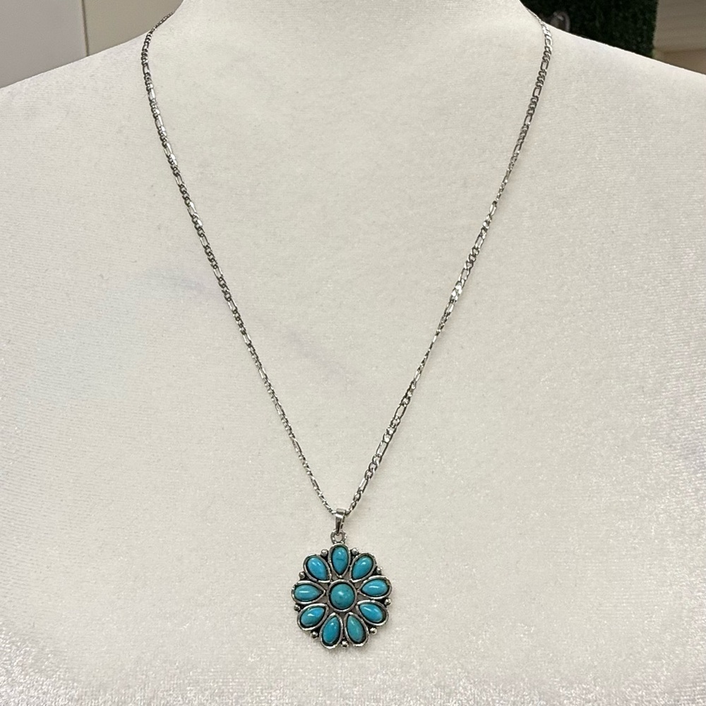 Turquoise Floral Pendant Necklace